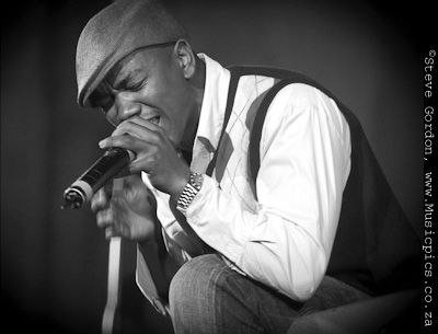 Loyiso Bala &copy www.musicpics.co.za